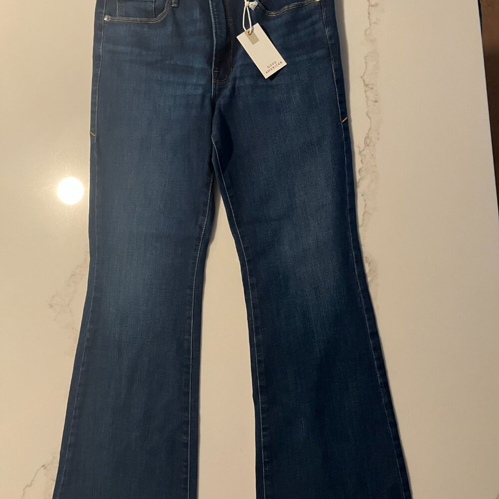 NWT GOOD AMERICAN PETITE FLARE JEANS Blue 004 10/30 - Picture 5 of 8